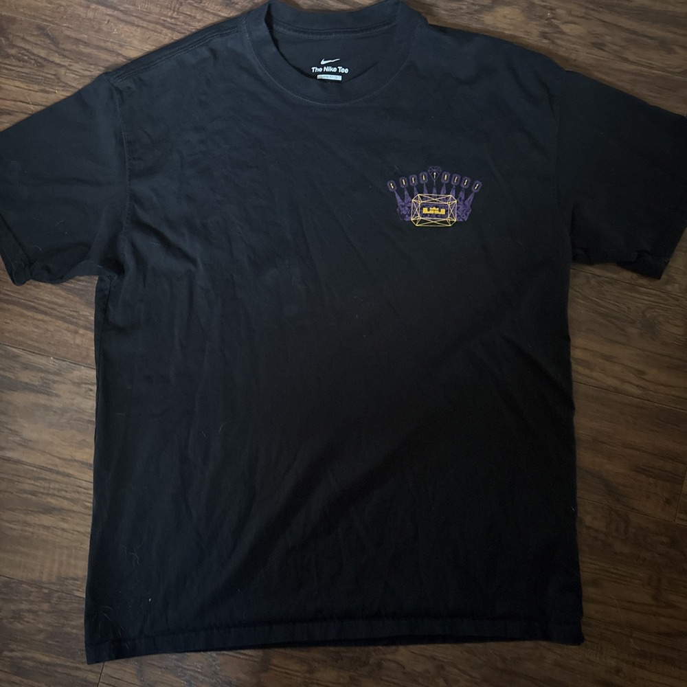 Nike Lebron James Crown Greatness Tee Large‎